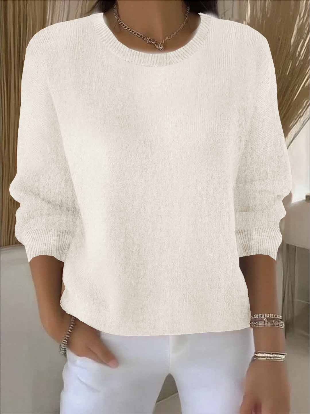 Chic women's flowy sweater, relaxed fit for versatile everyday fashion. Ideal autumn layer.