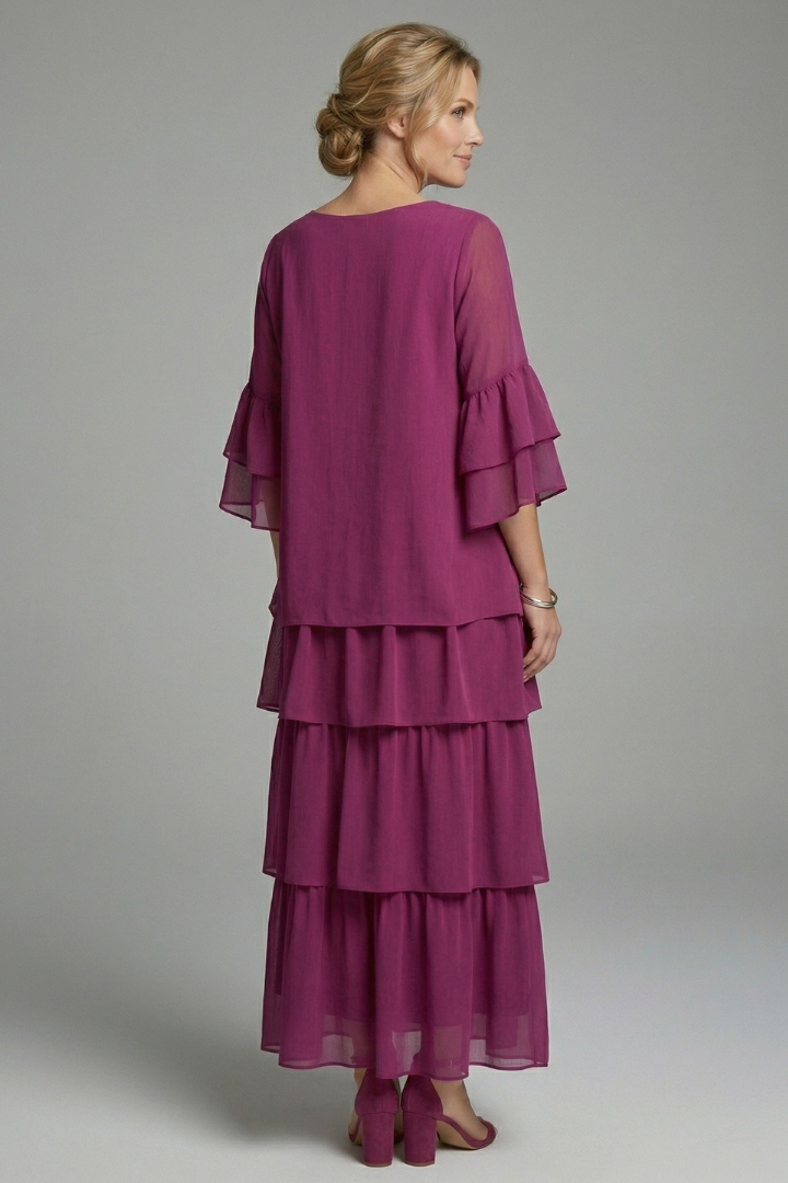 Elegant women's tiered maxi dress, a versatile long dress with flowy skirt and relaxed, comfortable fit.