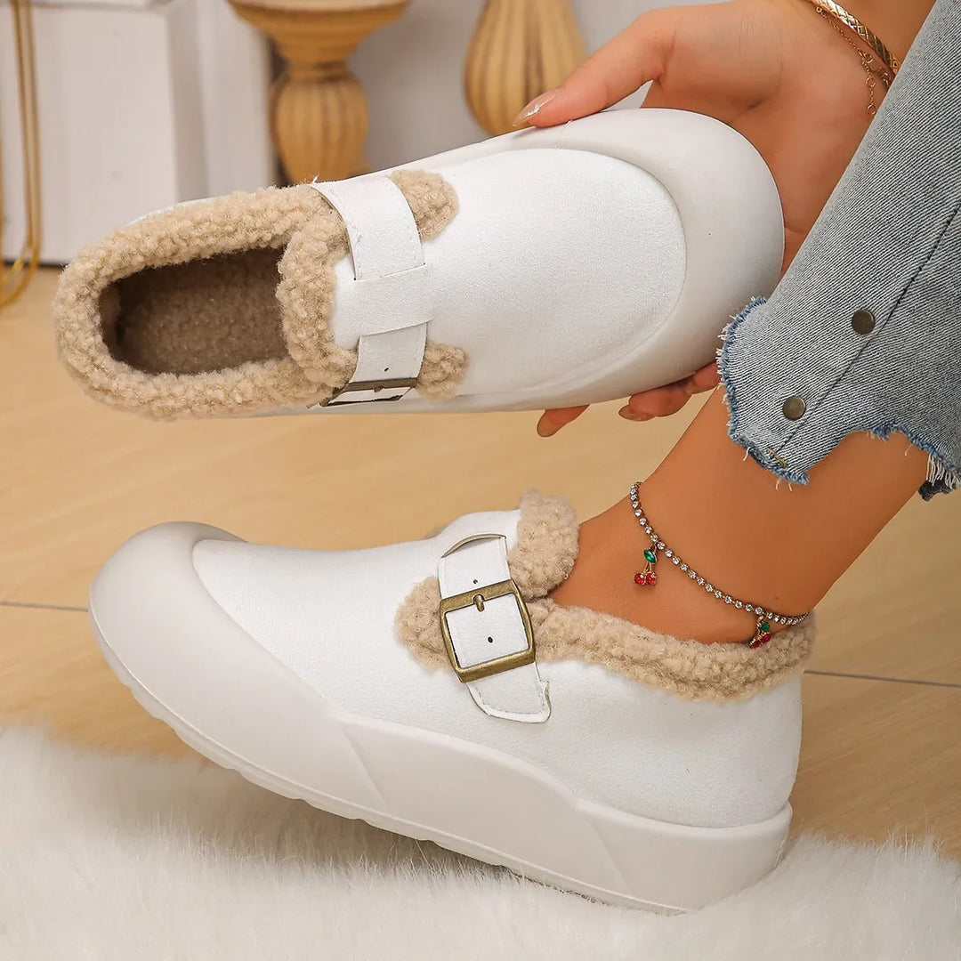 Comfortable women's genuine leather clogs with an adjustable buckle detail and warm fleece inside.
