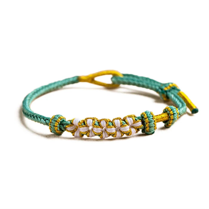 Sentimental jewelry: Knot bracelet, a cherished gift for grandmothers and their granddaughters