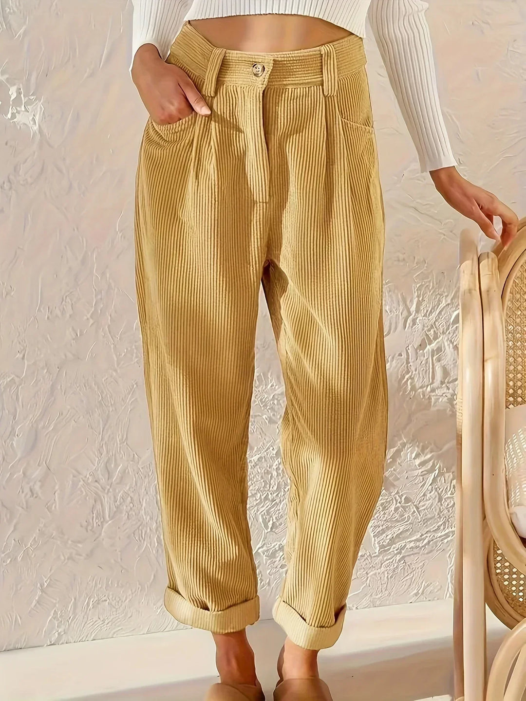 Women's high-waisted corduroy trousers with a straight leg, perfect for classic everyday or office wear.