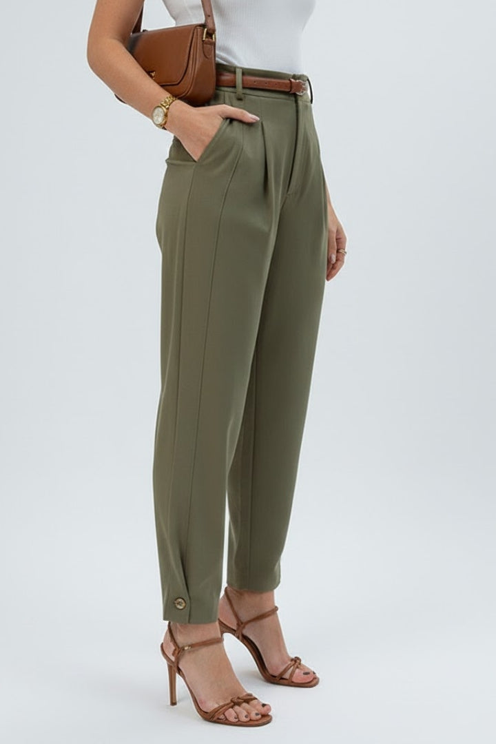 Elegant women's brown high-waisted tapered trousers, offering a classic and versatile look.