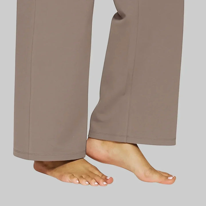 Sophisticated women's high-waisted wide-leg pants with side pockets, enhancing any chic ensemble.