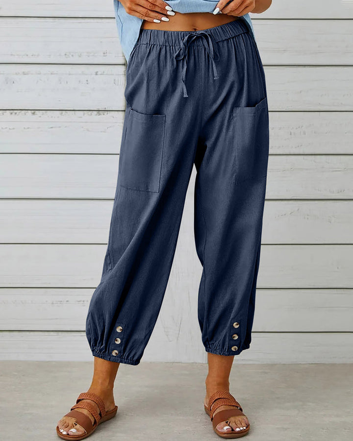 Women's high-waisted wide leg trousers in a flowing fabric for elegant style. Perfect for versatile fashion.