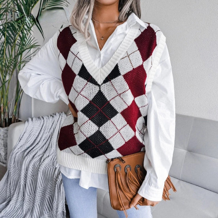 Elegant women's houndstooth knit vest with V-neck, perfect for stylish casual fall fashion.