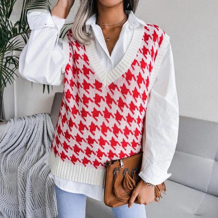Casual women's houndstooth knit vest, loose fit waistcoat, perfect for relaxed fall outfits.