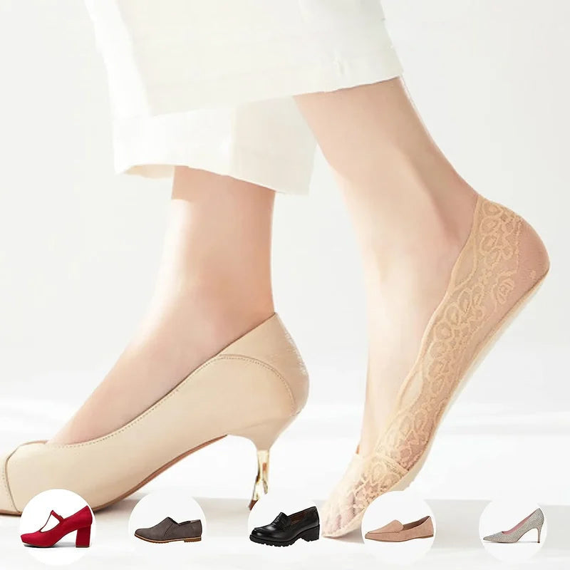 Women's lace no-show socks, an invisible solution for comfortable footwear.