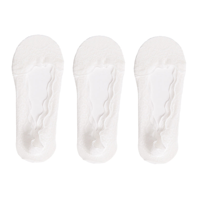 Breathable women's lace socks, no-show design, ideal for various shoe styles.