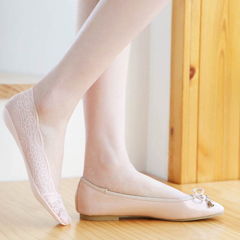 Breathable women's no show socks with elegant lace detail, essential footwear accessory.