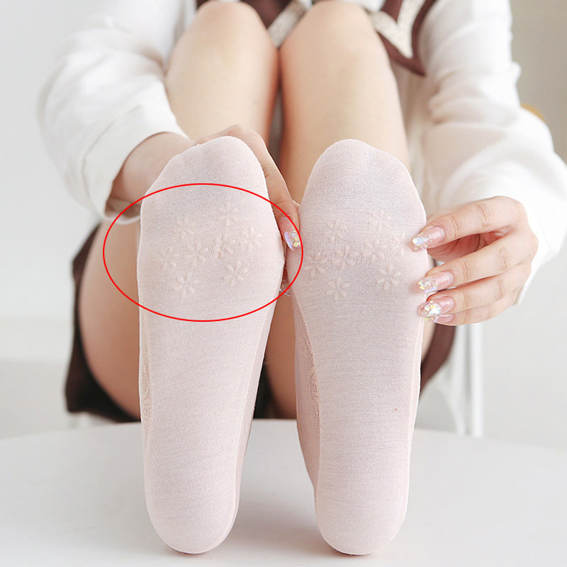 Non-slip invisible lace liner socks for women, perfect for all types of shoes.