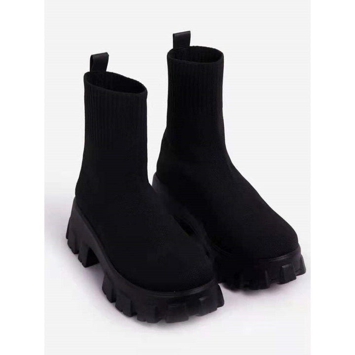 Stylish women's fall/winter chunky platform ankle boots, delivering urban street style with a robust sole.