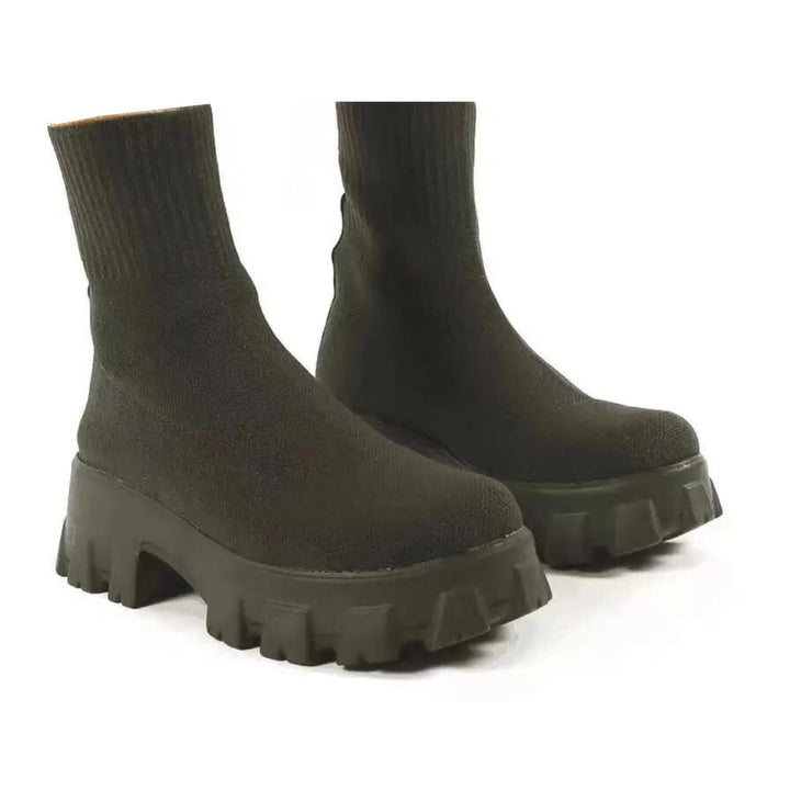 Karolina women's chunky platform ankle boots, blending urban style with comfort for all-day wear.