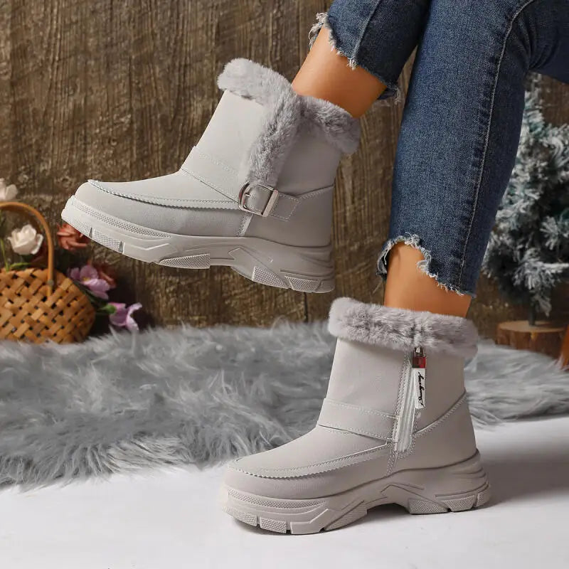 Fashionable women's khaki boots with adjustable buckles, faux fur warmth & comfort