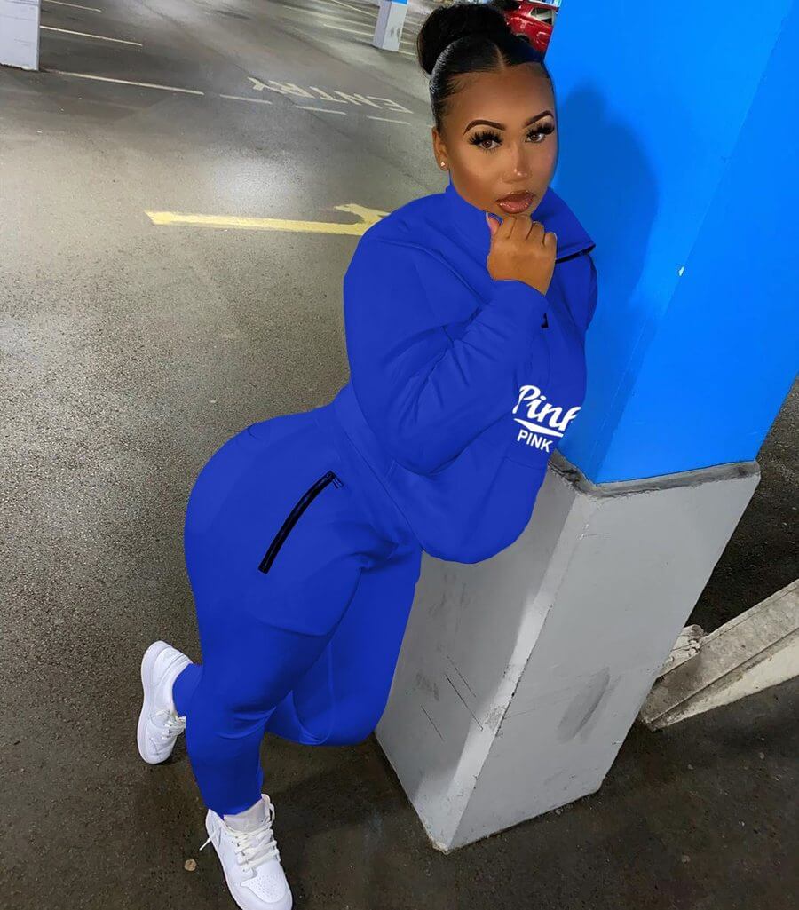 Soft women's letter print loungewear set. Comfy two-piece tracksuit for ultimate relaxation.