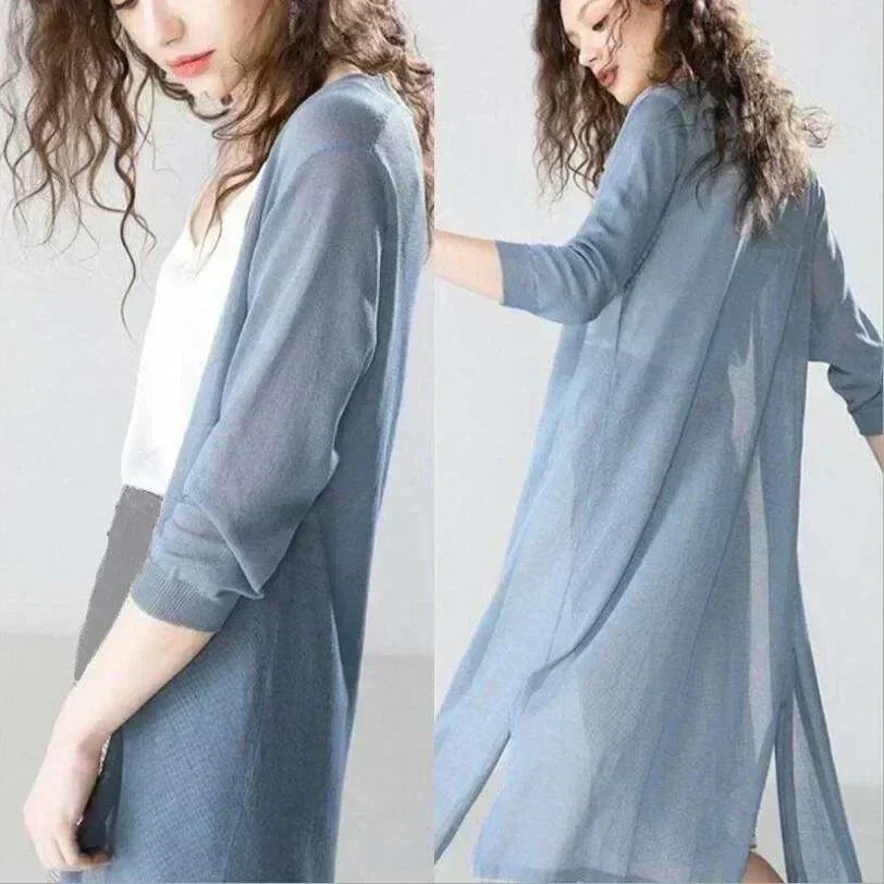Stylish women's long vest in a light fabric, ideal for spring fashion or summer layering. A comfortable and chic piece.