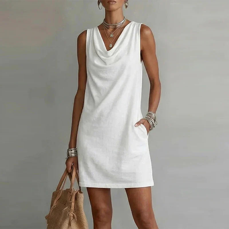 Comfortable women's sleeveless mini dress featuring functional pockets, great for casual summer fashion.