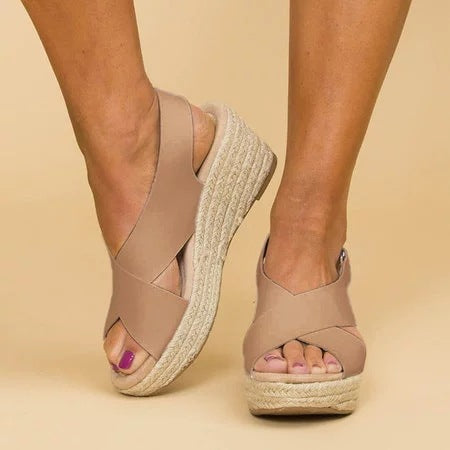 Women's lightweight summer sandals with adjustable straps, perfect for comfortable everyday casual wear.