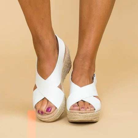 Lightweight women's summer sandals featuring an adjustable strap for a secure, comfortable fit.