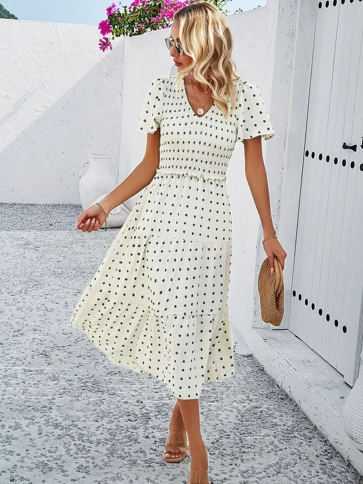 Versatile autumn dress for women, loose fit, comfortable, ideal for casual fall fashion.