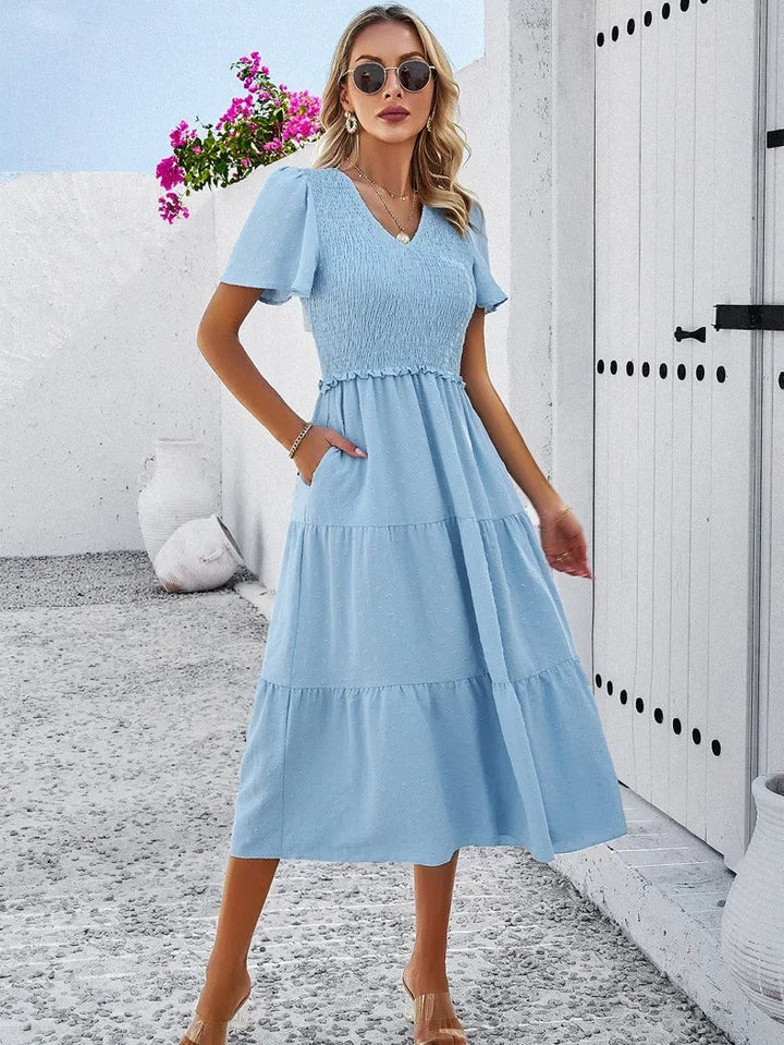 Casual women's midi dress, loose fit & comfortable, perfect for autumn and versatile style.