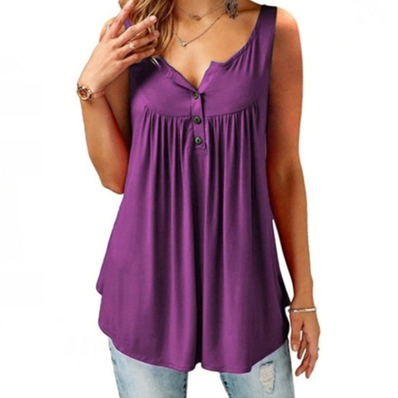 Casual women's tank top in a loose fit with V-neckline and decorative buttons.