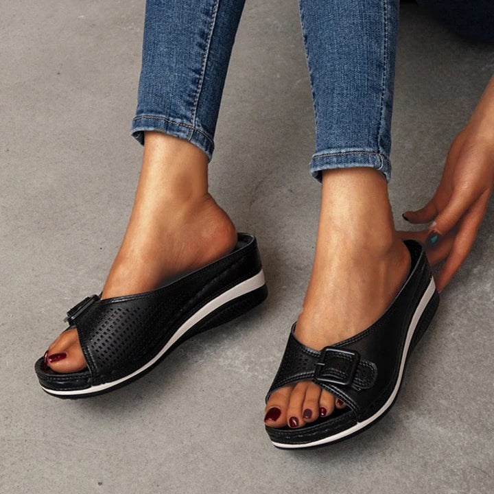 Stylish Lorena comfort shoes for women, offering arch support & plantar fasciitis relief.