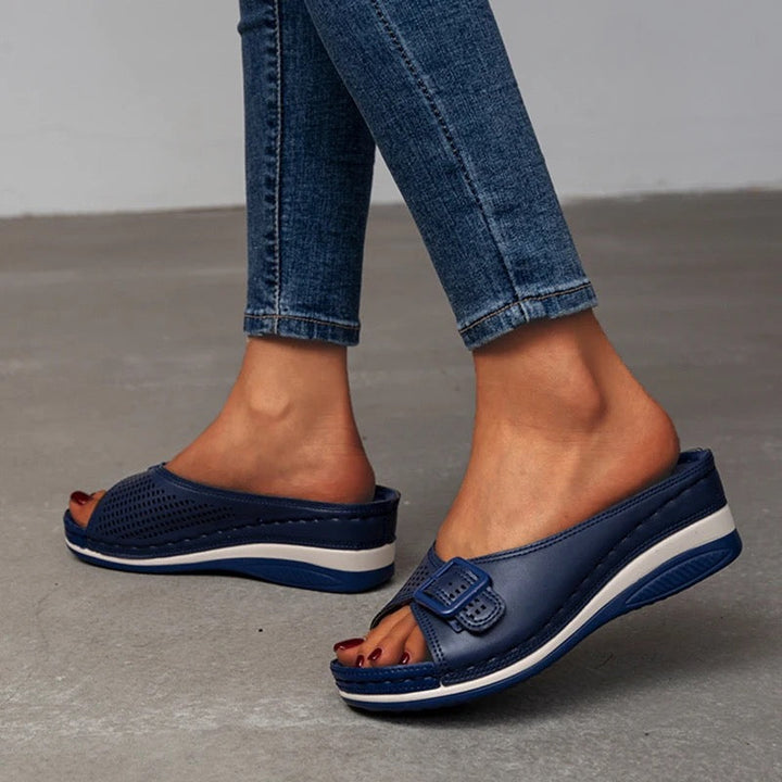 Women's Lorena walking shoes with superior arch support & wide fit for healthy feet.
