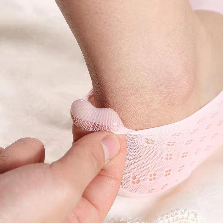 Invisible women's low-cut toe socks, ideal footwear accessory for comfort and hygiene.