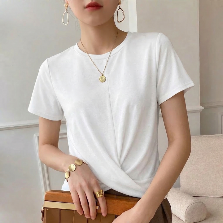 Everyday women's Luna Twist Front T-Shirt, a relaxed fit short-sleeve top for ultimate comfort and casual style.