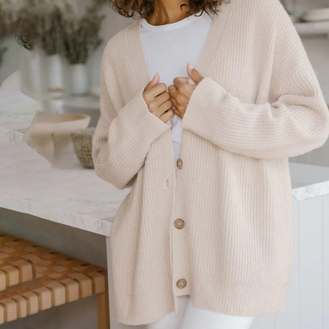 Fall fashion women's oversized cardigan, soft, warm, and chic for daily wear.