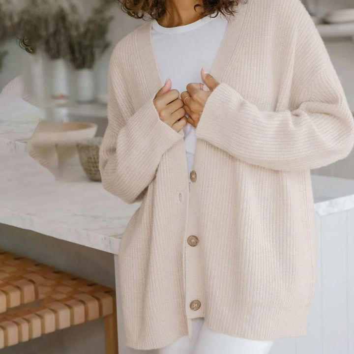 Fall fashion women's oversized cardigan, soft, warm, and chic for daily wear.