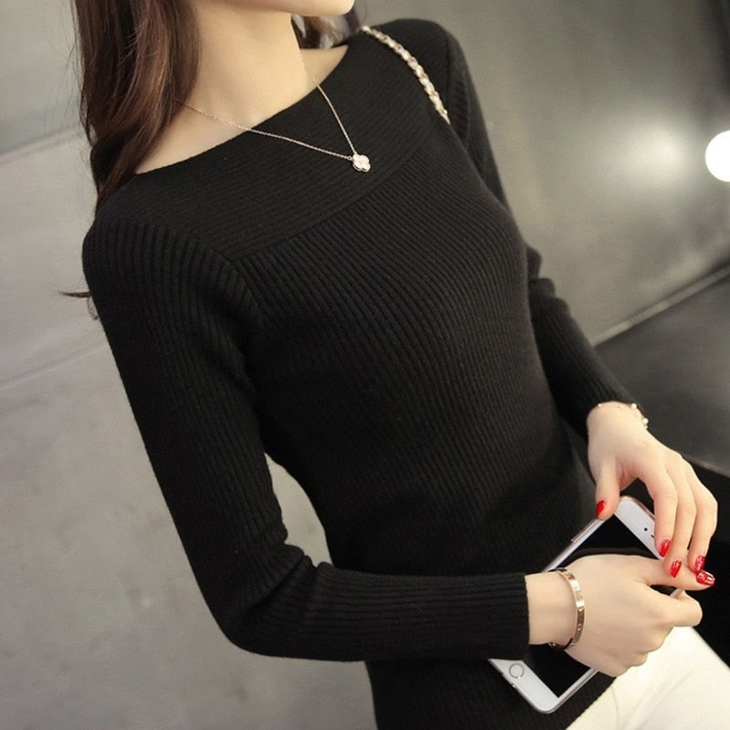 Refined women's slim fit boat neck sweater, knitted with long sleeves, offering an elegant and classic look.