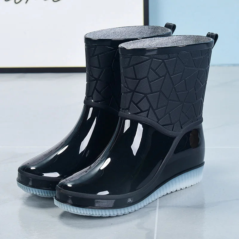 Waterproof Marvella rain boots for women, anti-slip sole, perfect for autumn & winter.