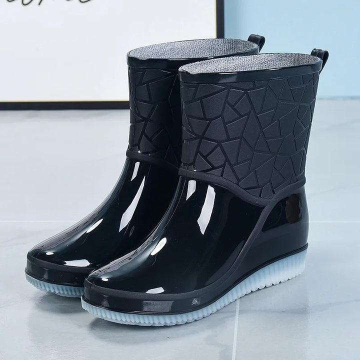 Waterproof Marvella rain boots for women, anti-slip sole, perfect for autumn & winter.