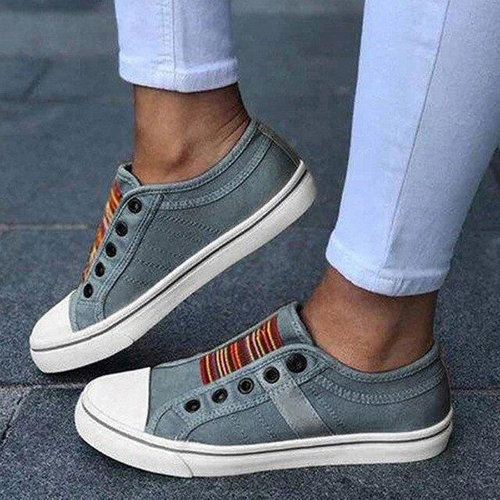 Women's Mia casual sneakers in white, showcasing lightweight design & comfortable fit for everyday walking.