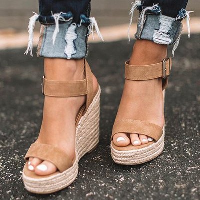 Comfortable orthopedic wedge sandals for women, featuring arch support and a chic design for everyday style.