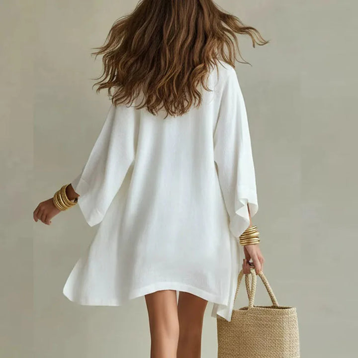 Comfortable women's linen 3-piece loungewear set with sleeveless top and shorts, perfect for casual summer days.