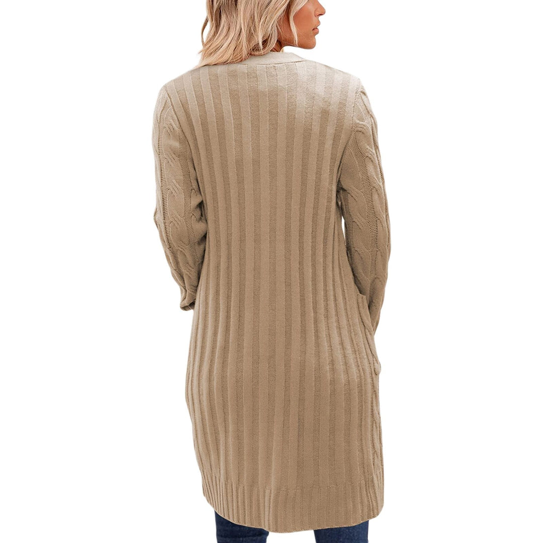 Ladies' fashion Noelle cardigan, a versatile knitted sweater with pockets, ideal for everyday wear.