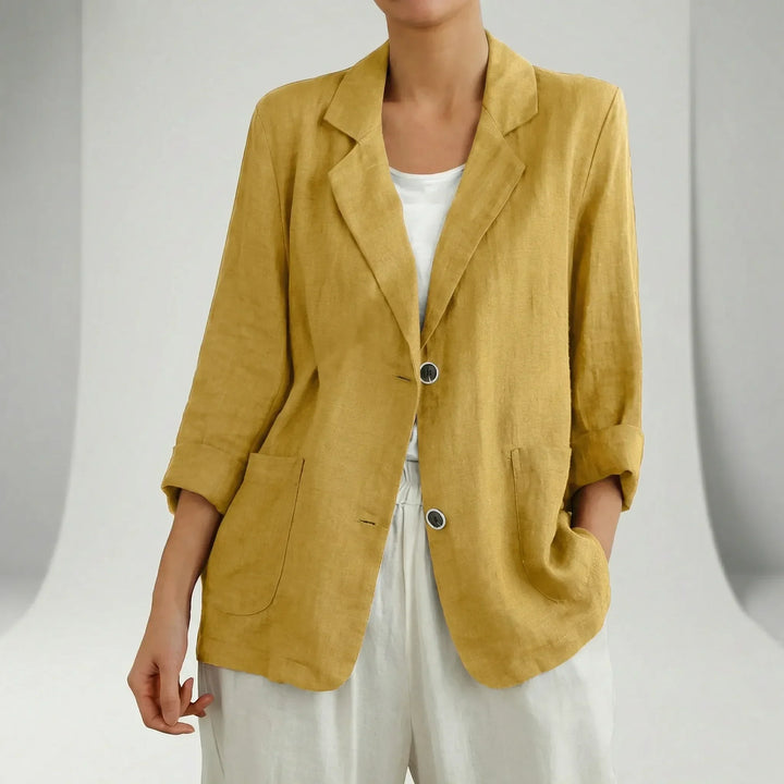 Comfortable & stylish women's relaxed fit blazer, a must-have for chic spring & summer fashion.