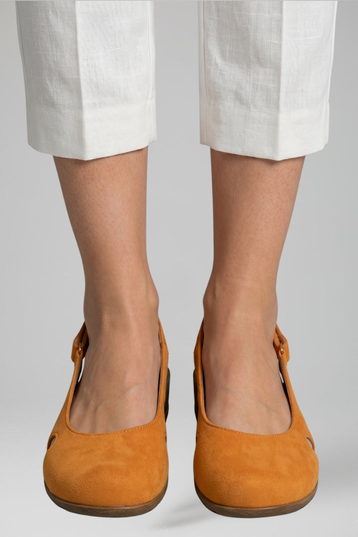 Adjustable women's orthopaedic sandals for a custom fit, providing all-day comfort and arch support.
