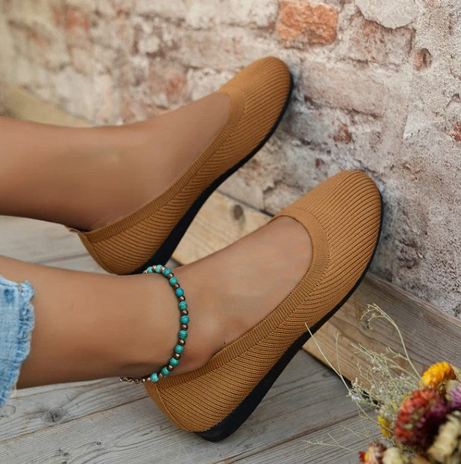Casual women's ballet flats, offering orthopedic comfort, foot support & easy slip-on convenience.