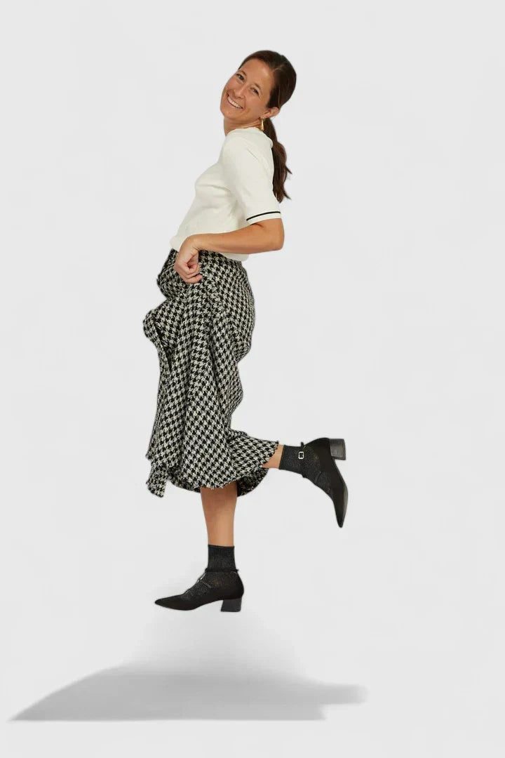 Black women's orthopedic comfort heels, classic design with ultimate comfort & support for versatile wear.