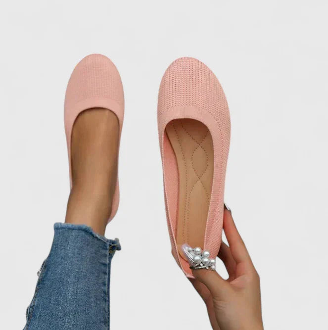 Easy slip-on women's comfort shoes with robust arch support, perfect for walking & daily activities.