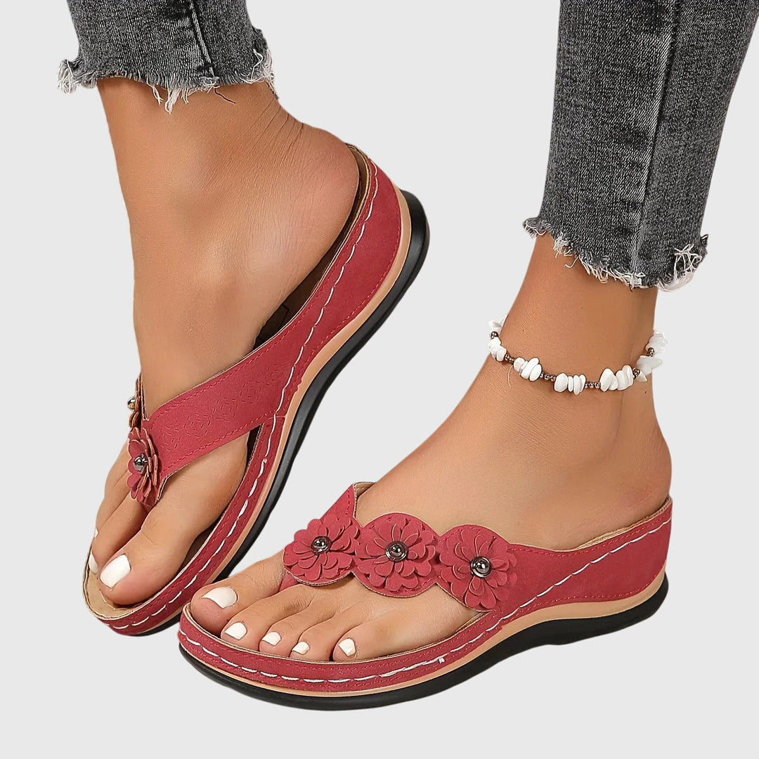 Supportive women's flip flops featuring ergonomic arch support & shock-absorbing design for casual comfort.