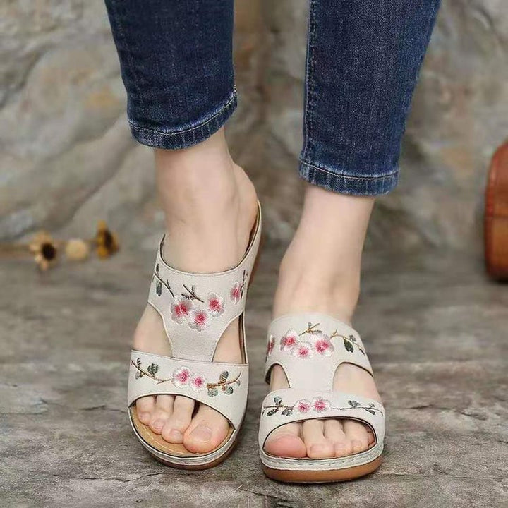 Ladies' floral arch support sandals, perfect for summer walking and foot health.