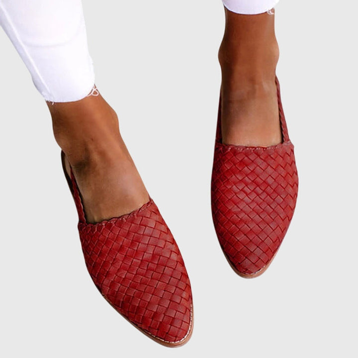 Slip-on women's casual sandals, ideal for everyday wear, summer, and foot pain relief.