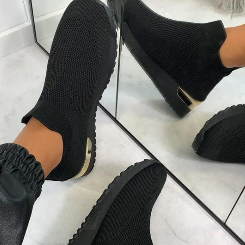 Supportive women's sneakers, orthopedic and comfortable for all-day wear.