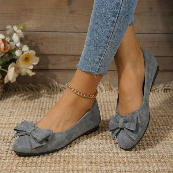 Slip-on women's wide fit ballet flats, orthopedic comfort for all-day elegant and casual use.