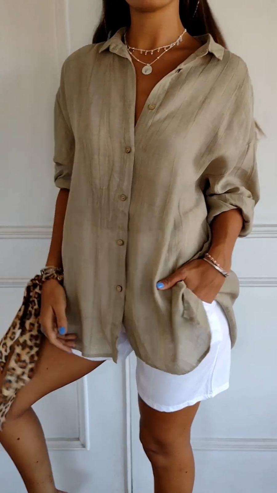 Chic women's collared button-down shirt, oversized & long sleeve, a versatile summer top.