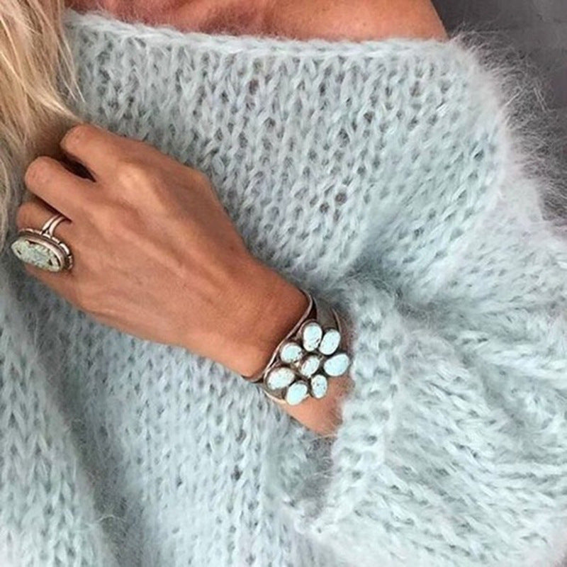 Comfortable women's oversized pullover sweater with a unique crocheted knit texture, ideal for everyday autumn wear.